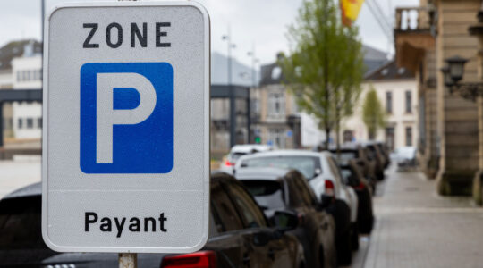 panneaux de ville en zone urbaine